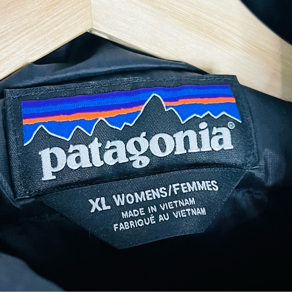 Patagonia Women's goose down Black Quilted Vest size Xlarge - Picture 8 of 8